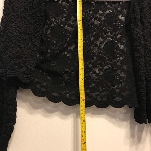Black lace shoulder wrap - Picture 4 of 4